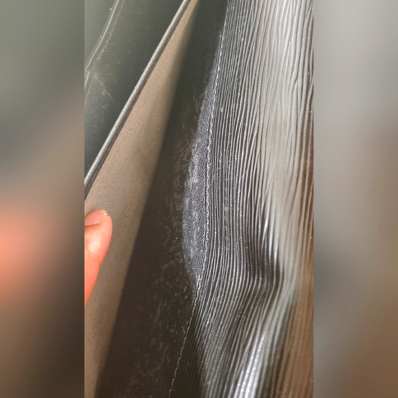 LV EPI BRIEFCASE (DAMAGE REPAIRED W/ DUCT TAPE, CORNER WEAR, TEAR ON SID… - Picture 9 of 16